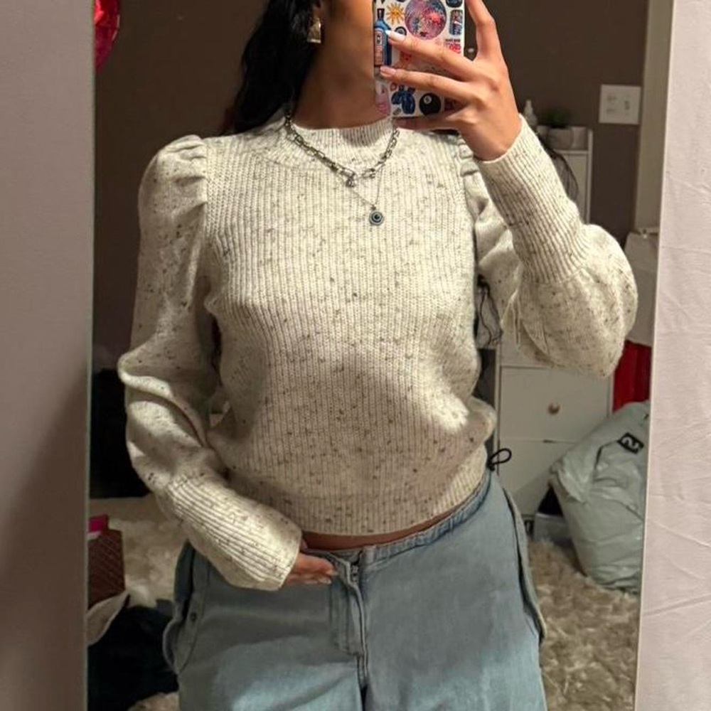 Sweater with puff sleeves